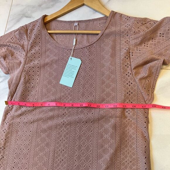 NWT eyelet top with ruffle sleeves, light pink - Picture 4 of 6